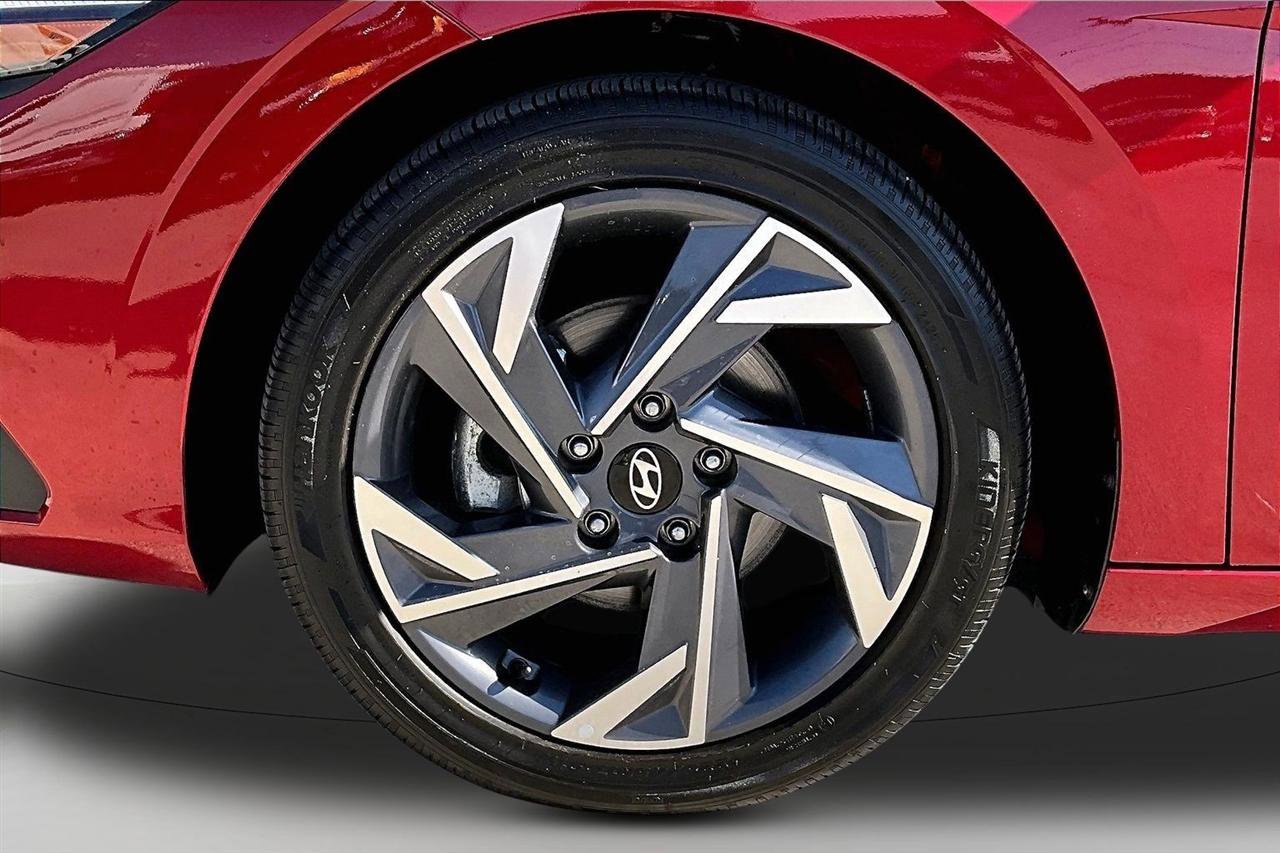 Used 2025 Hyundai Elantra Sport FWD image 35