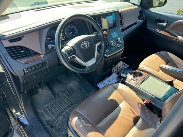 Used 2015 Toyota Sienna Limited image 13