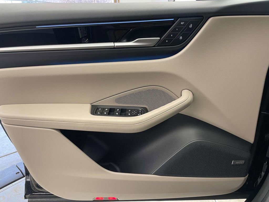 New 2026 Porsche Macan 4 Electric image 35