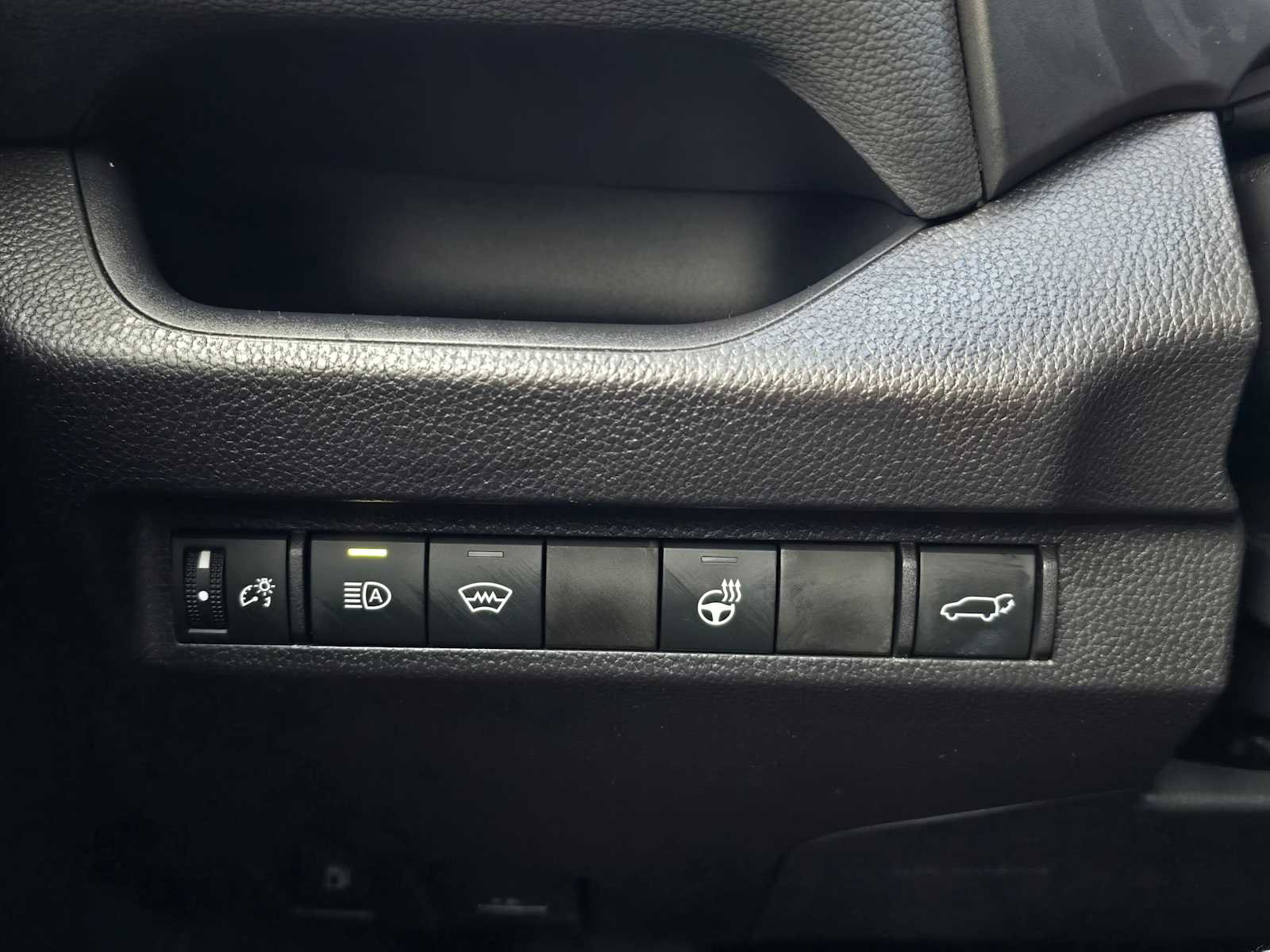 Used 2025 Toyota RAV4 XLE image 30