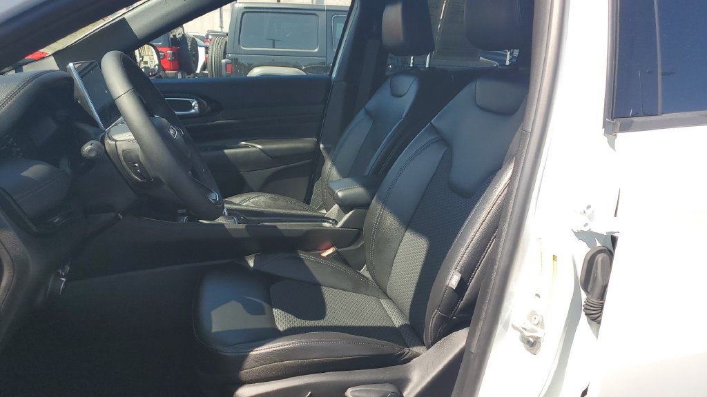 Used 2026 Jeep Compass Latitude AWD/4WD image 18