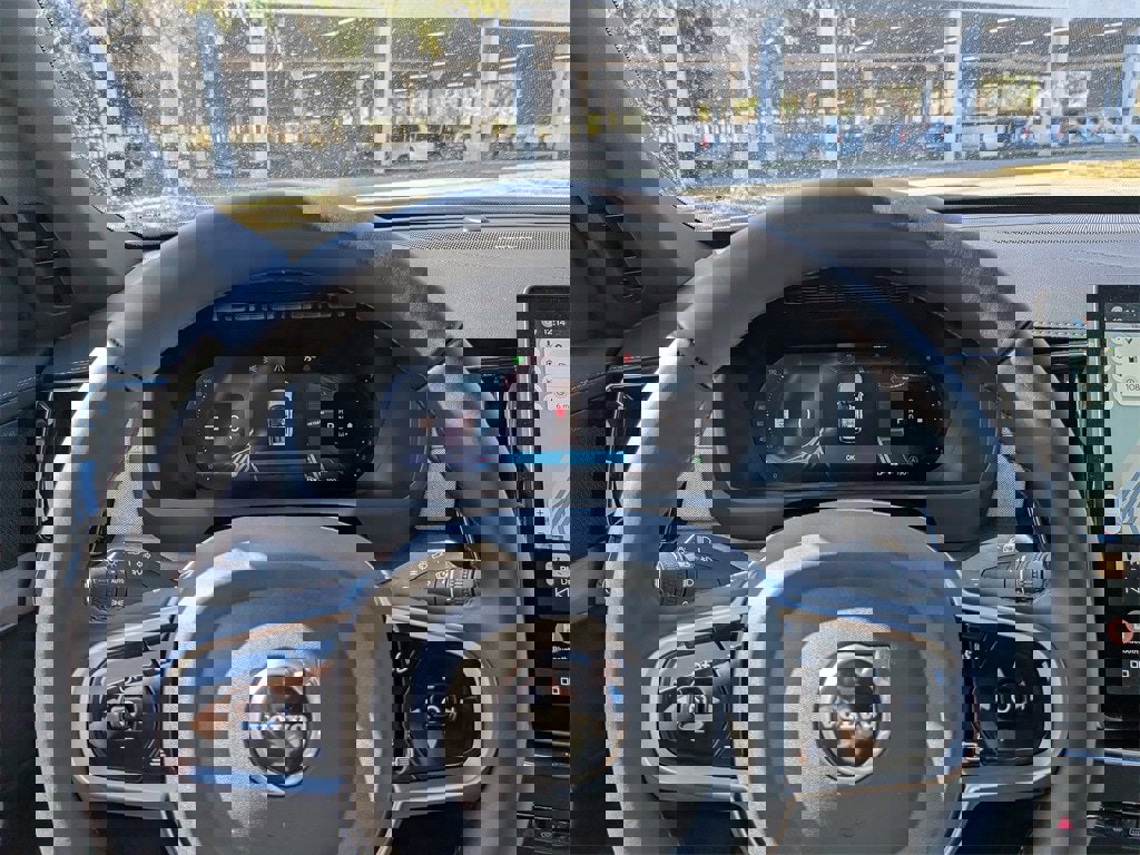 New 2026 Volvo XC90 B6 Plus w/ Protection Package Premier image 36