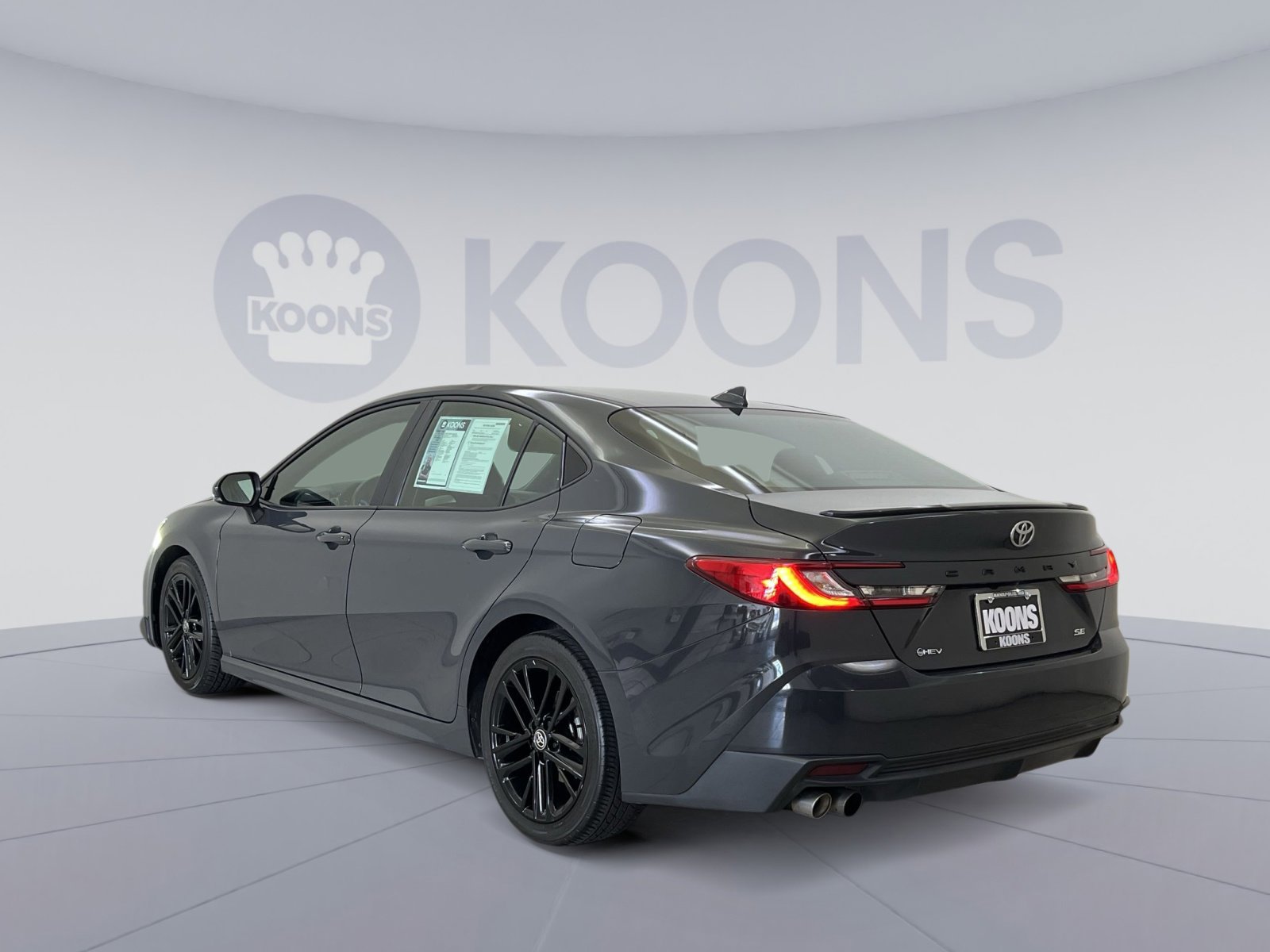Used 2025 Toyota Camry SE FWD image 7