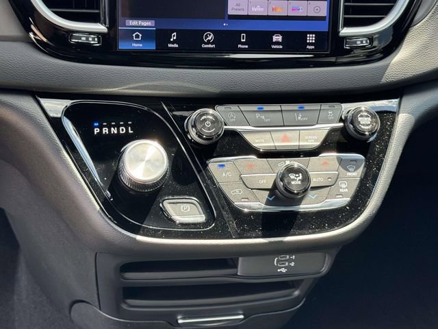 New 2026 Chrysler Voyager LX image 13