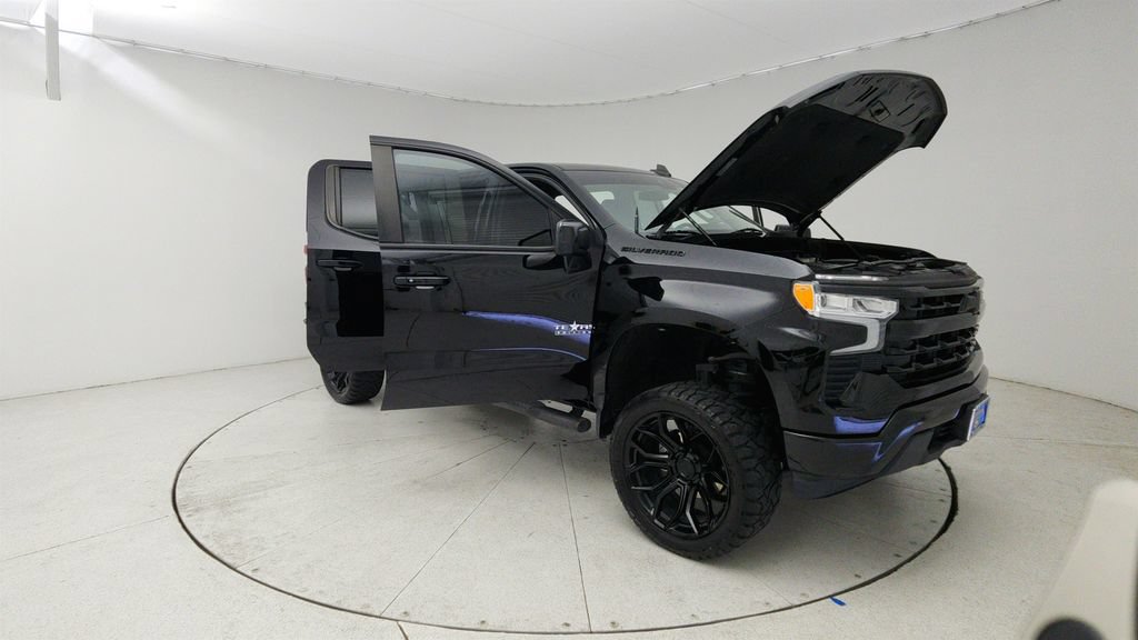 Used 2024 Chevrolet Silverado 1500 LT RWD image 9