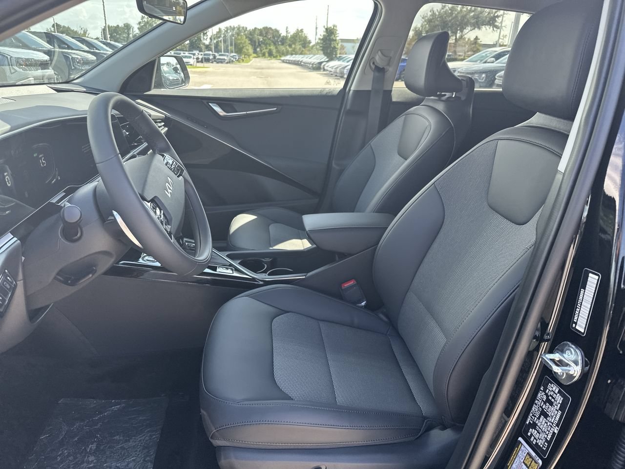 New 2026 Kia Niro EX FWD image 3