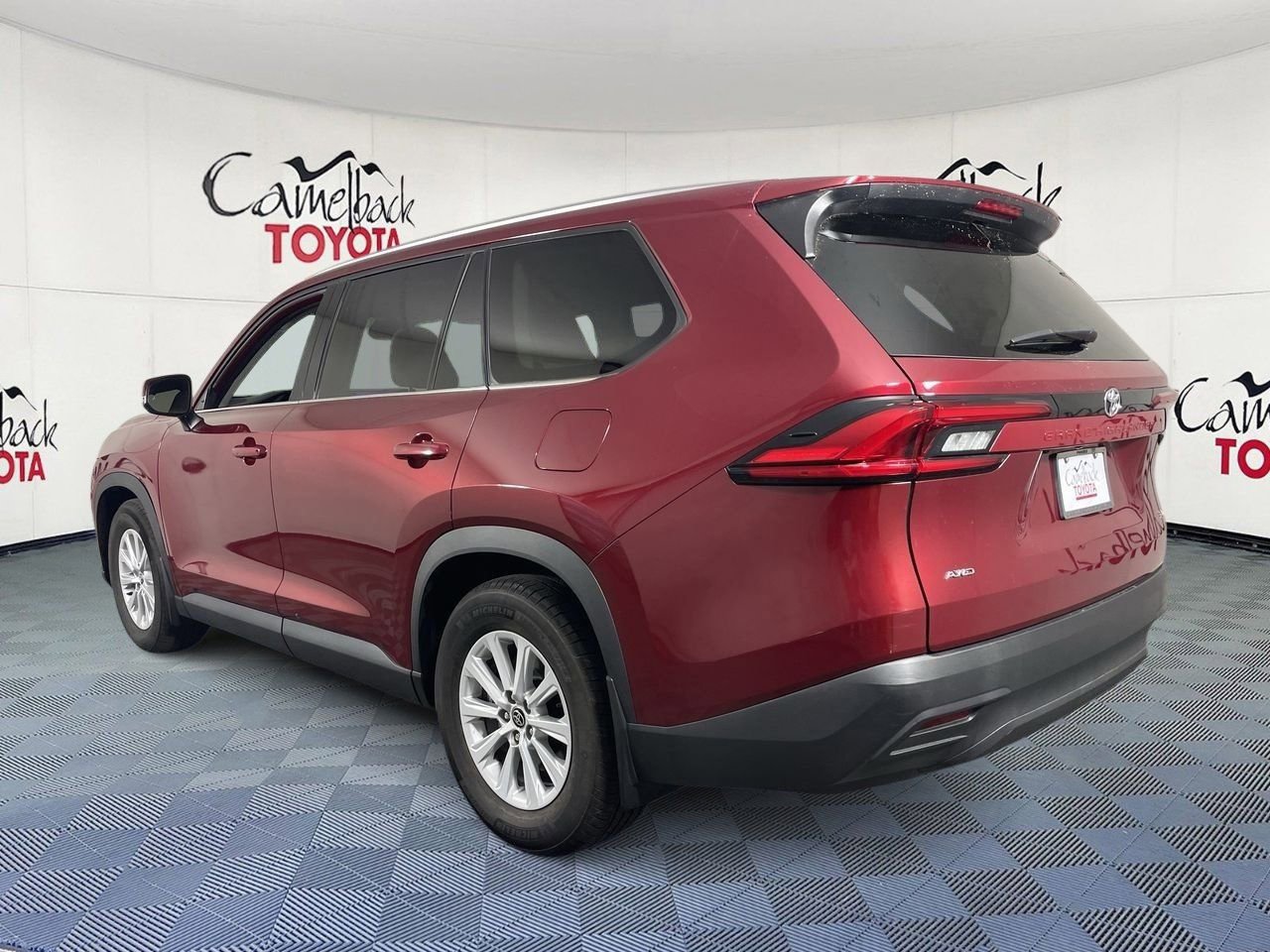 Used 2024 Toyota Grand Highlander XLE AWD/4WD image 5