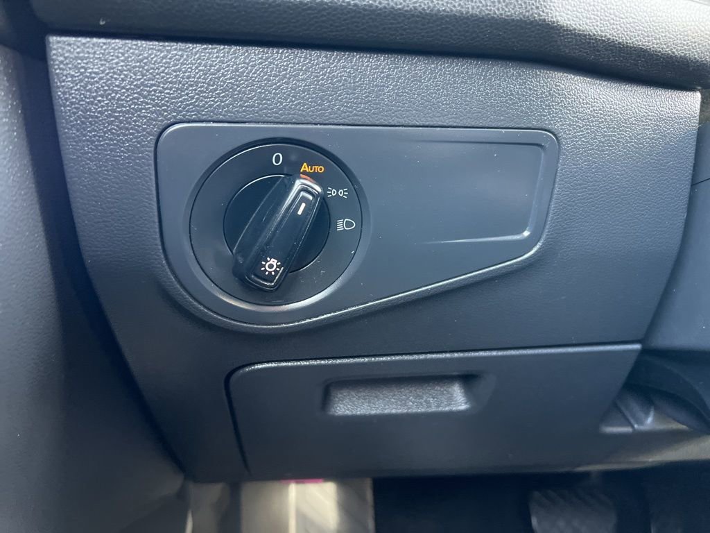 Used 2019 Volkswagen Tiguan S image 41