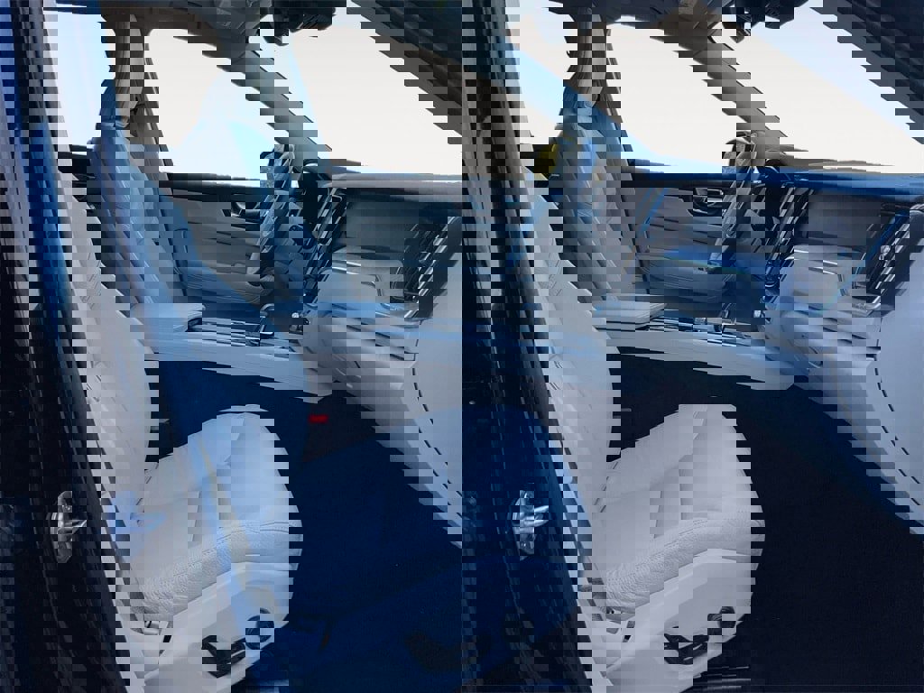 Certified 2023 Volvo XC60 B5 Plus w/ Protection Package Premier image 12