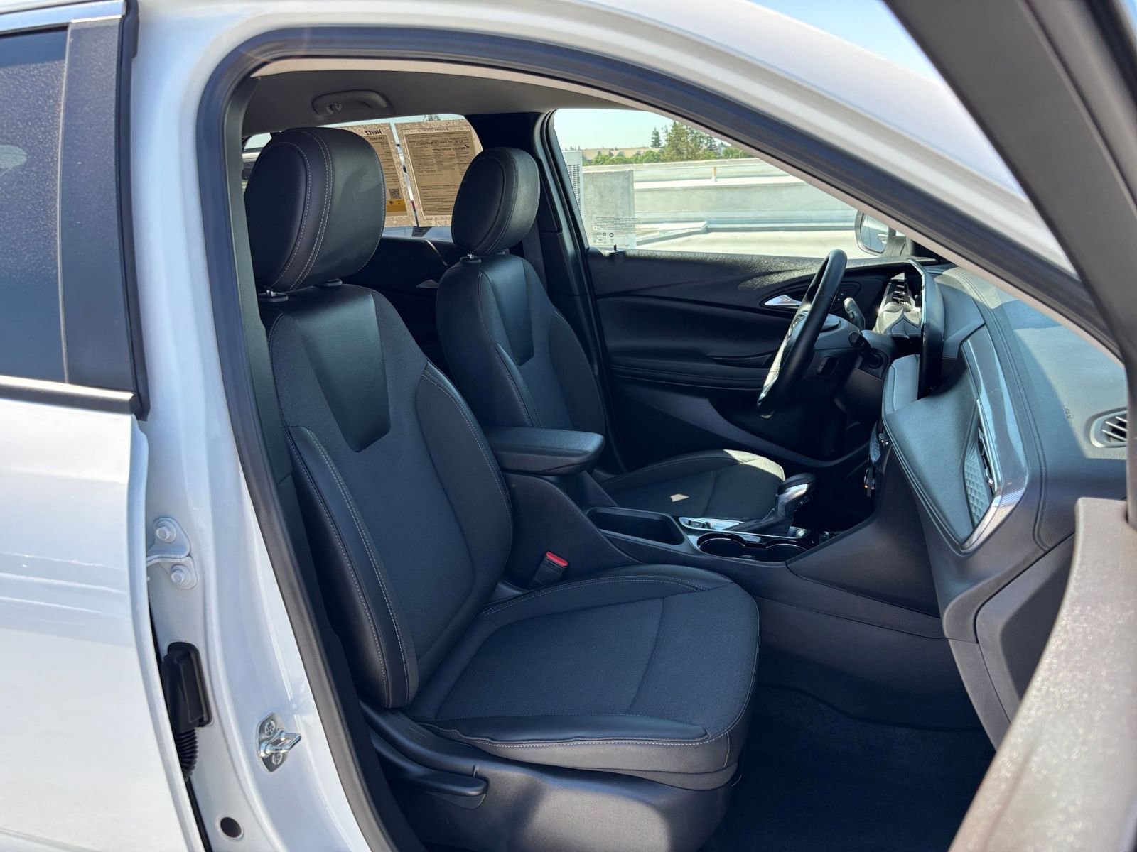Used 2025 Buick Encore GX Preferred FWD image 35