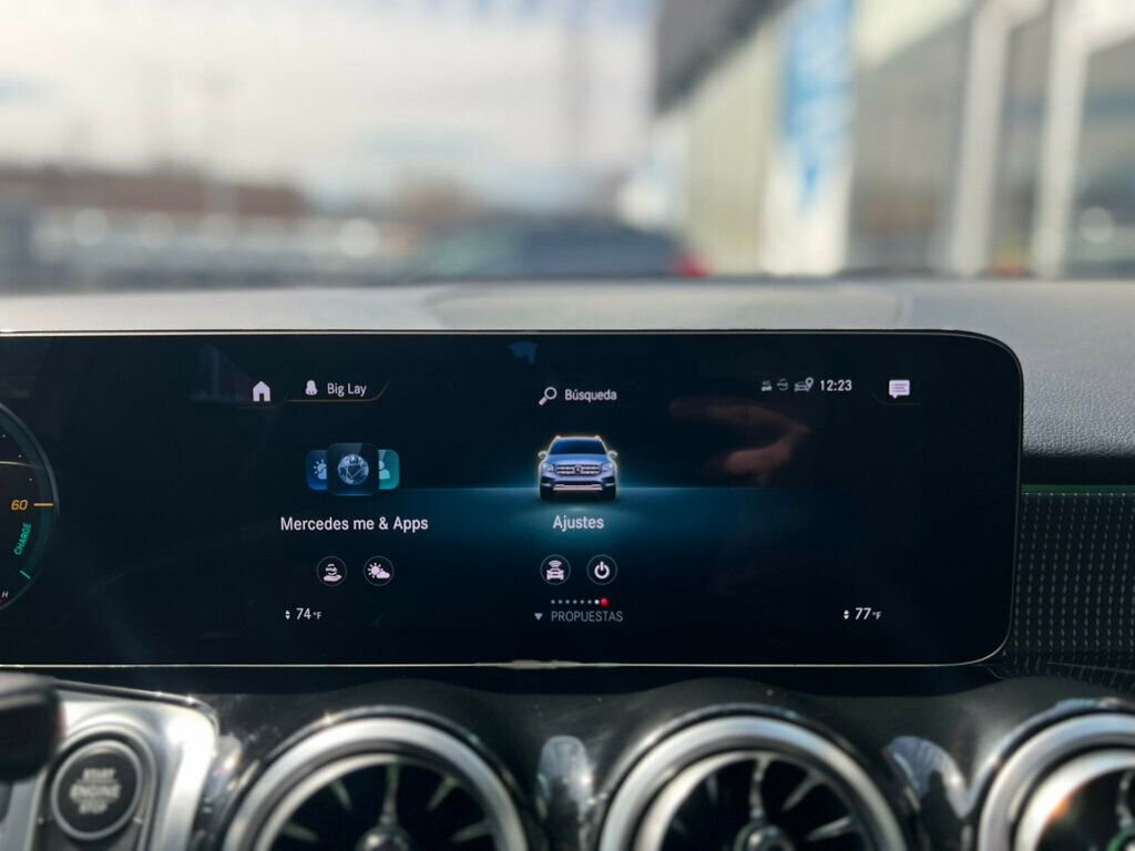 Used 2023 Mercedes-Benz GLB 250 4MATIC image 25