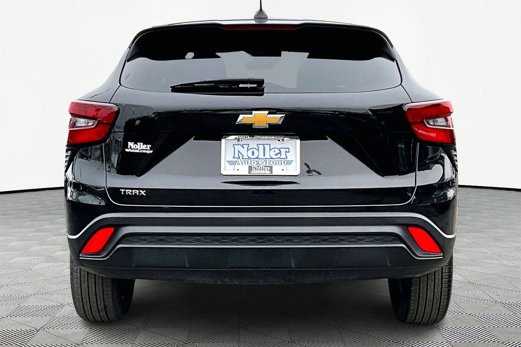 Used 2025 Chevrolet Trax LS image 4