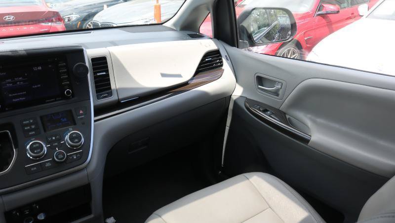 Used 2020 Toyota Sienna XLE AWD/4WD image 20