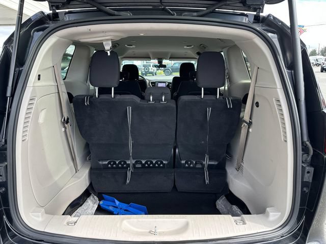 Used 2022 Chrysler Voyager LX FWD image 14