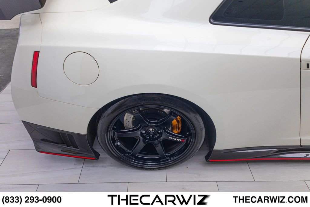 Used 2018 Nissan GT-R NISMO AWD/4WD image 32