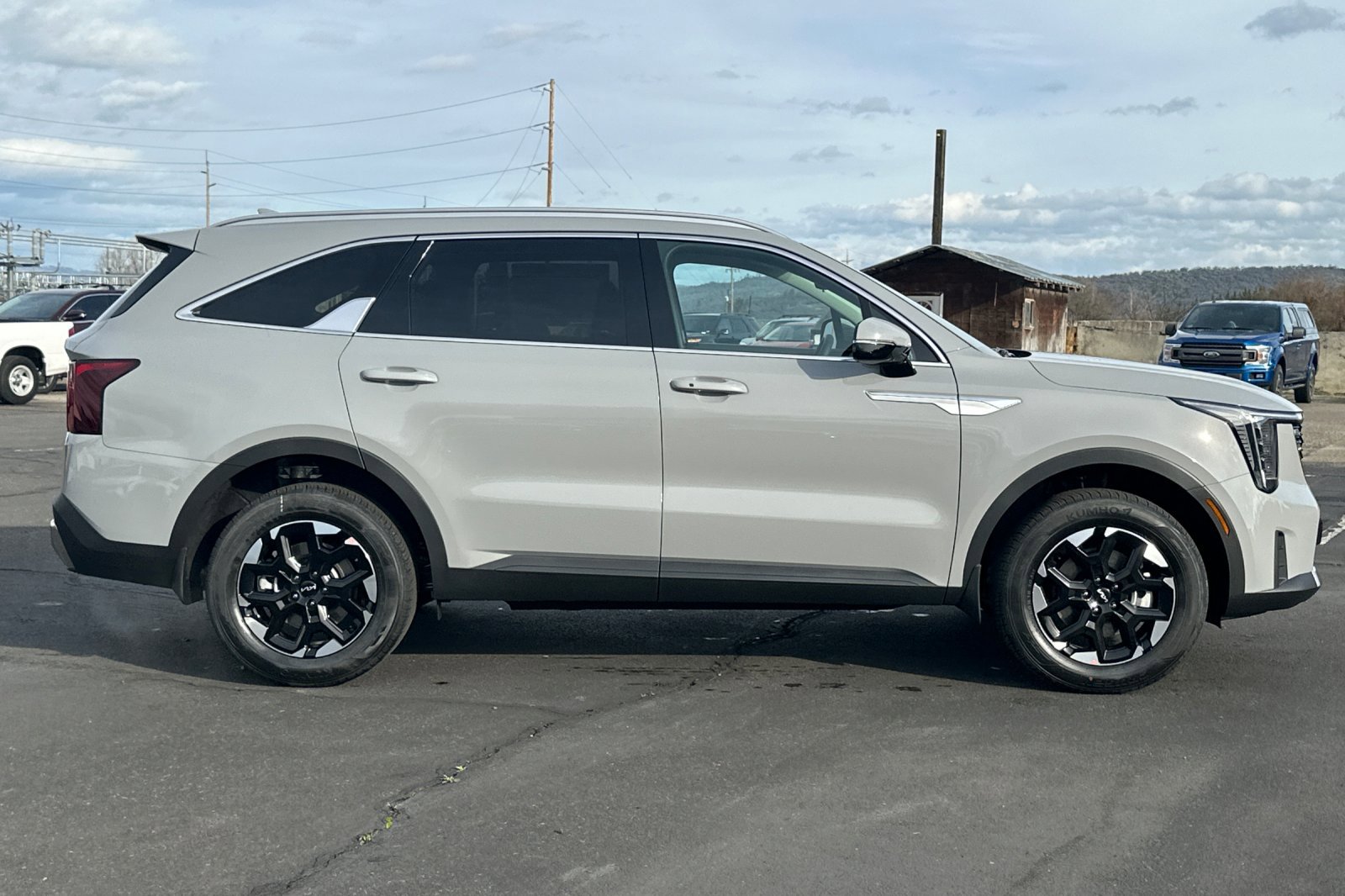 New 2026 Kia Sorento S image 3