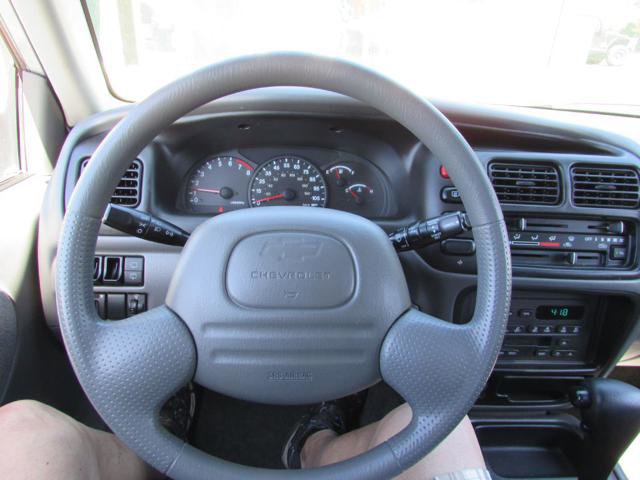 Used 2001 Chevrolet Tracker 4WD w/ Preferred Equipment Group image 10