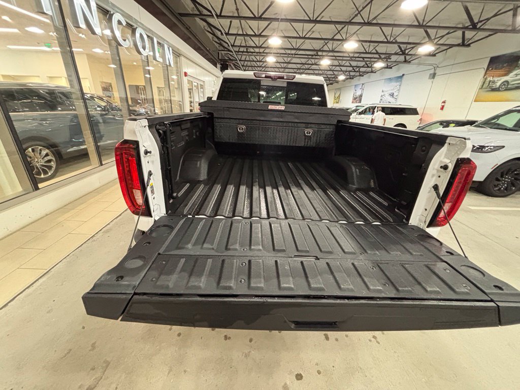 Used 2021 GMC Sierra 3500 Denali w/ Denali Ultimate Package AWD/4WD image 28