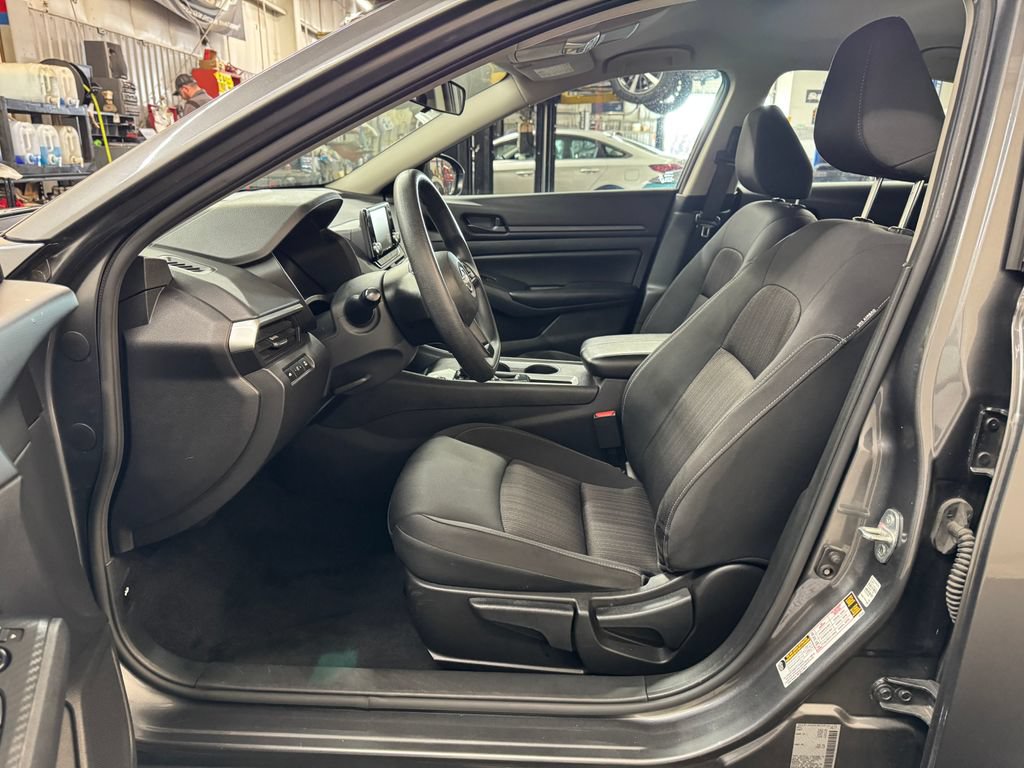 Used 2024 Nissan Altima 2.5 S FWD image 14
