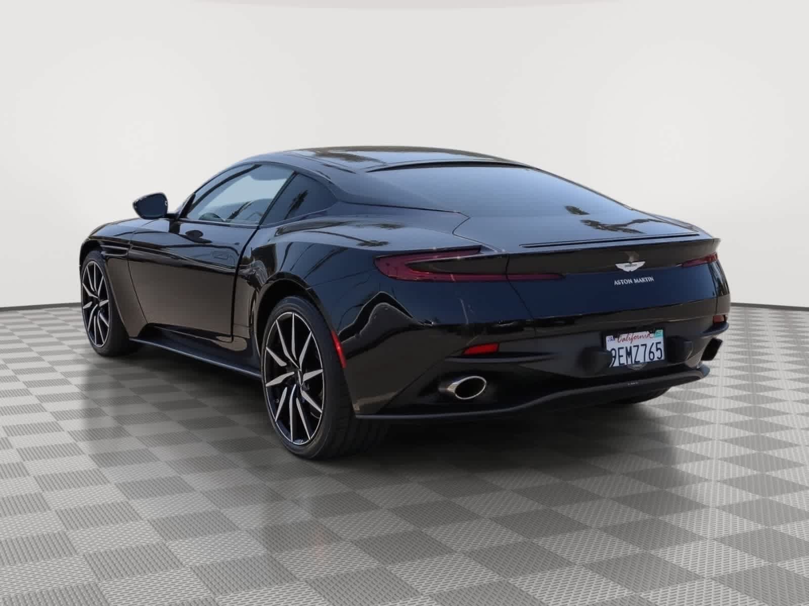 Used 2020 Aston Martin DB11 Coupe RWD image 9