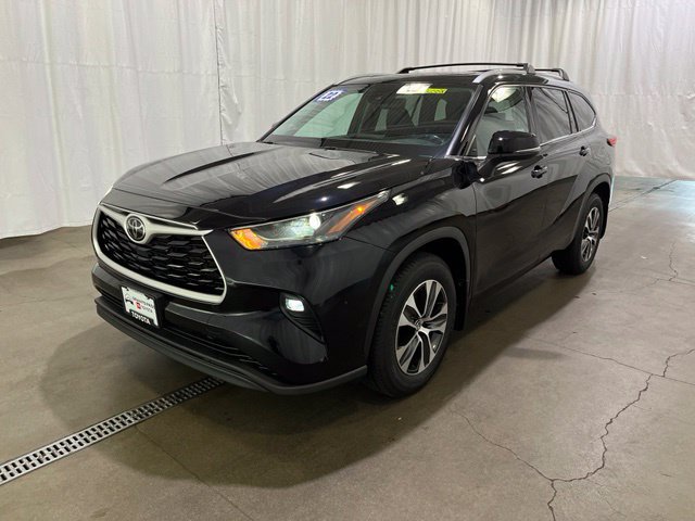 Certified 2022 Toyota Highlander XLE AWD/4WD image 9