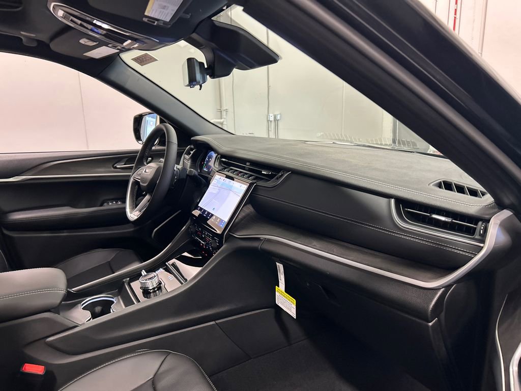 New 2025 Jeep Grand Cherokee Limited w/ Luxury Tech Group II image 36