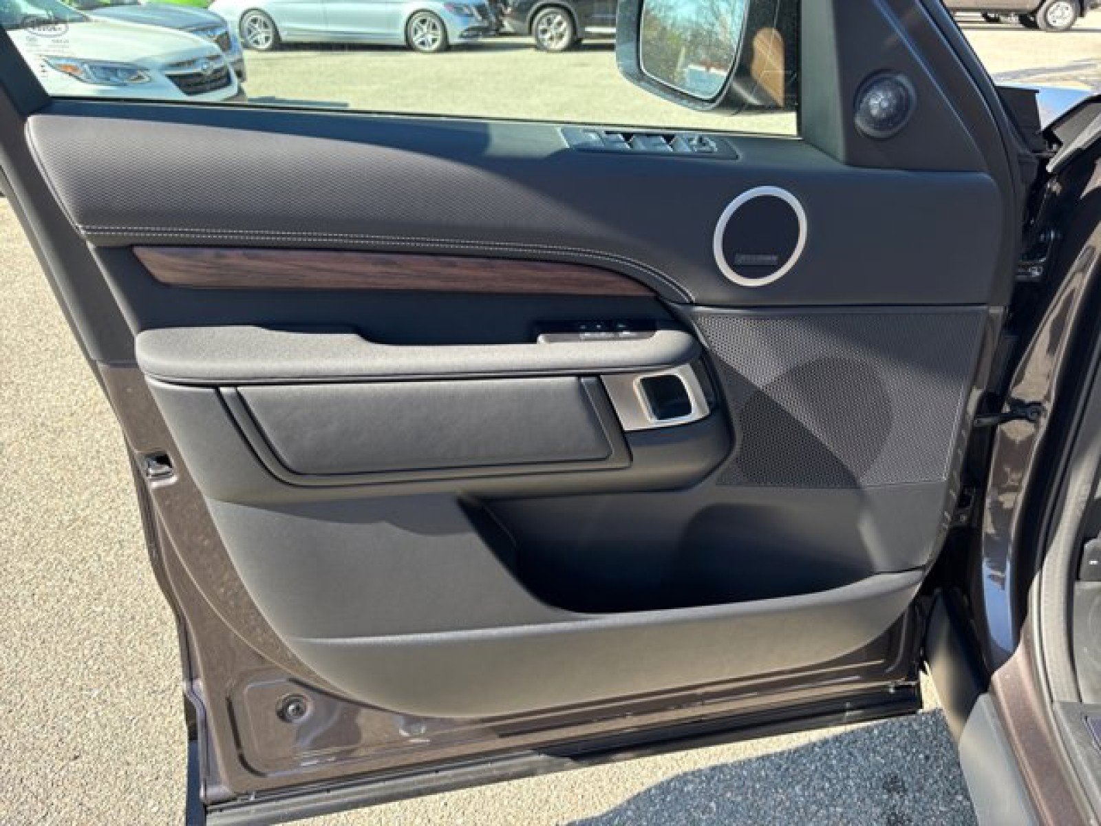New 2025 Land Rover Discovery Dynamic SE image 21