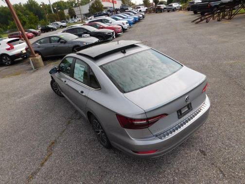 Used 2020 Volkswagen Jetta SE w/ SE Cold Weather Package FWD image 7