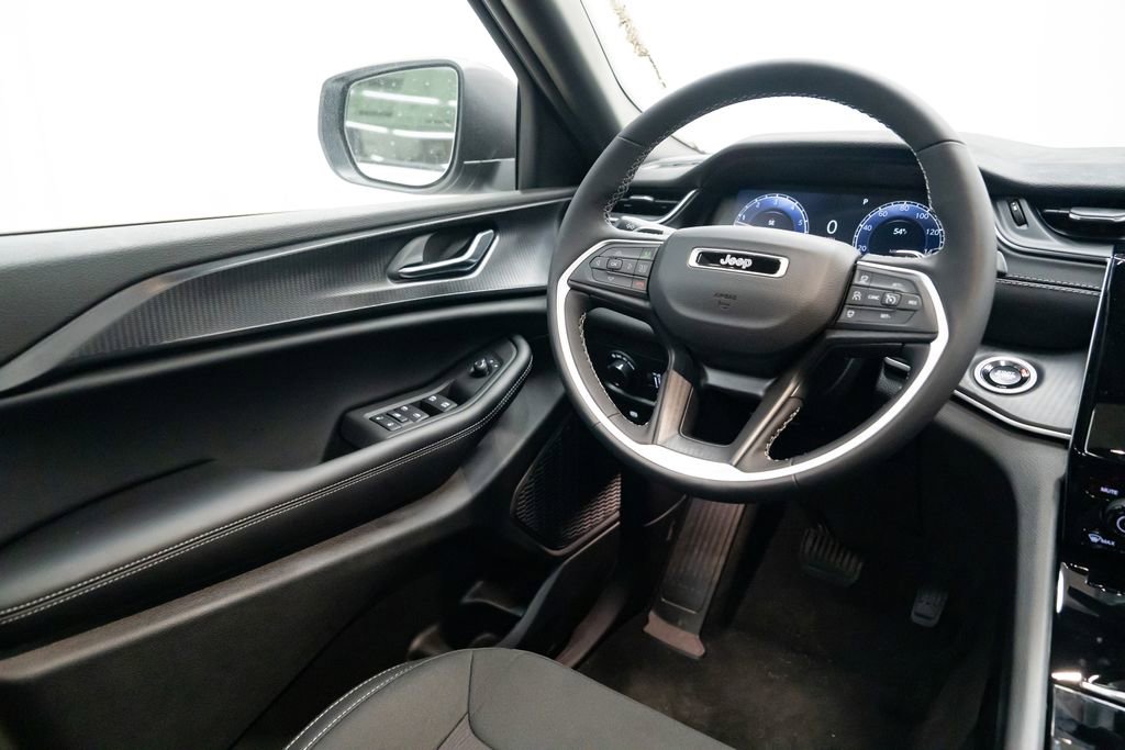 New 2025 Jeep Grand Cherokee Laredo X w/ Luxury Tech Group I image 11