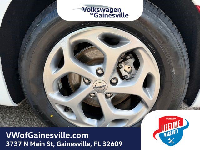 Used 2024 Chrysler Pacifica Limited FWD image 26