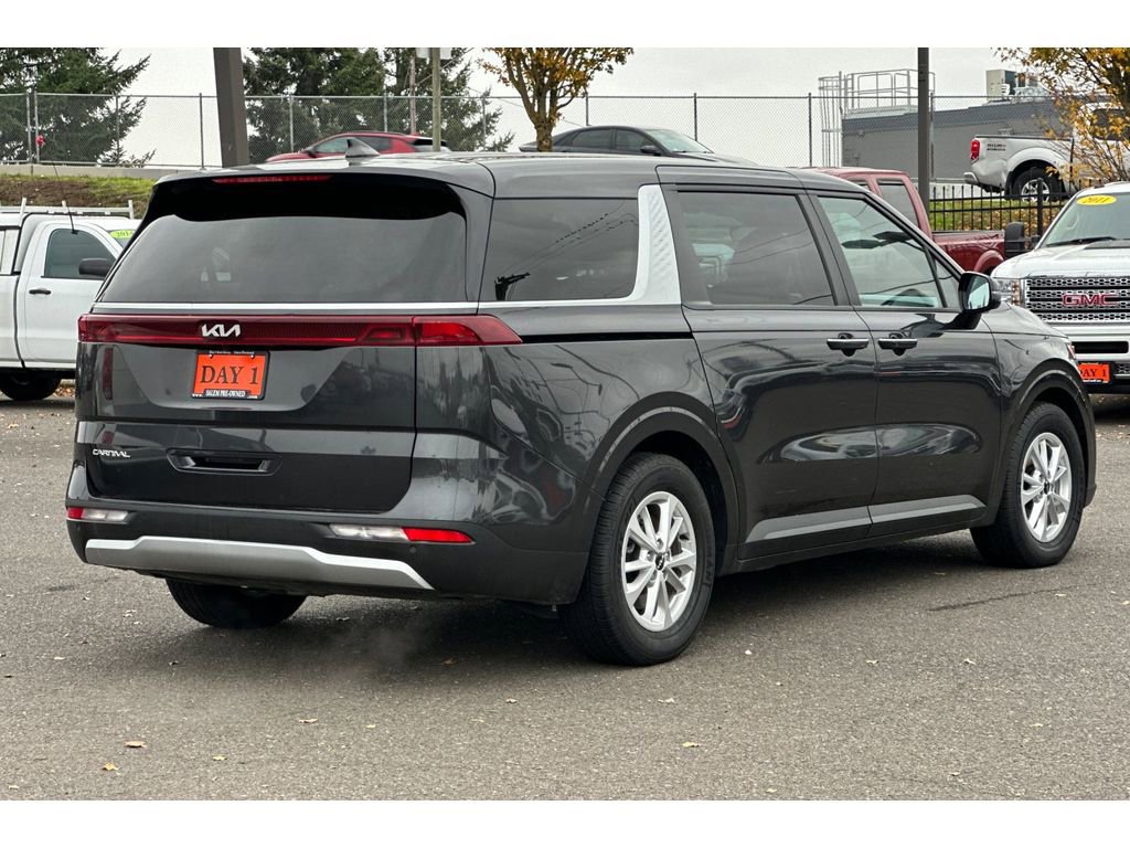 Used 2024 Kia Carnival LX image 5