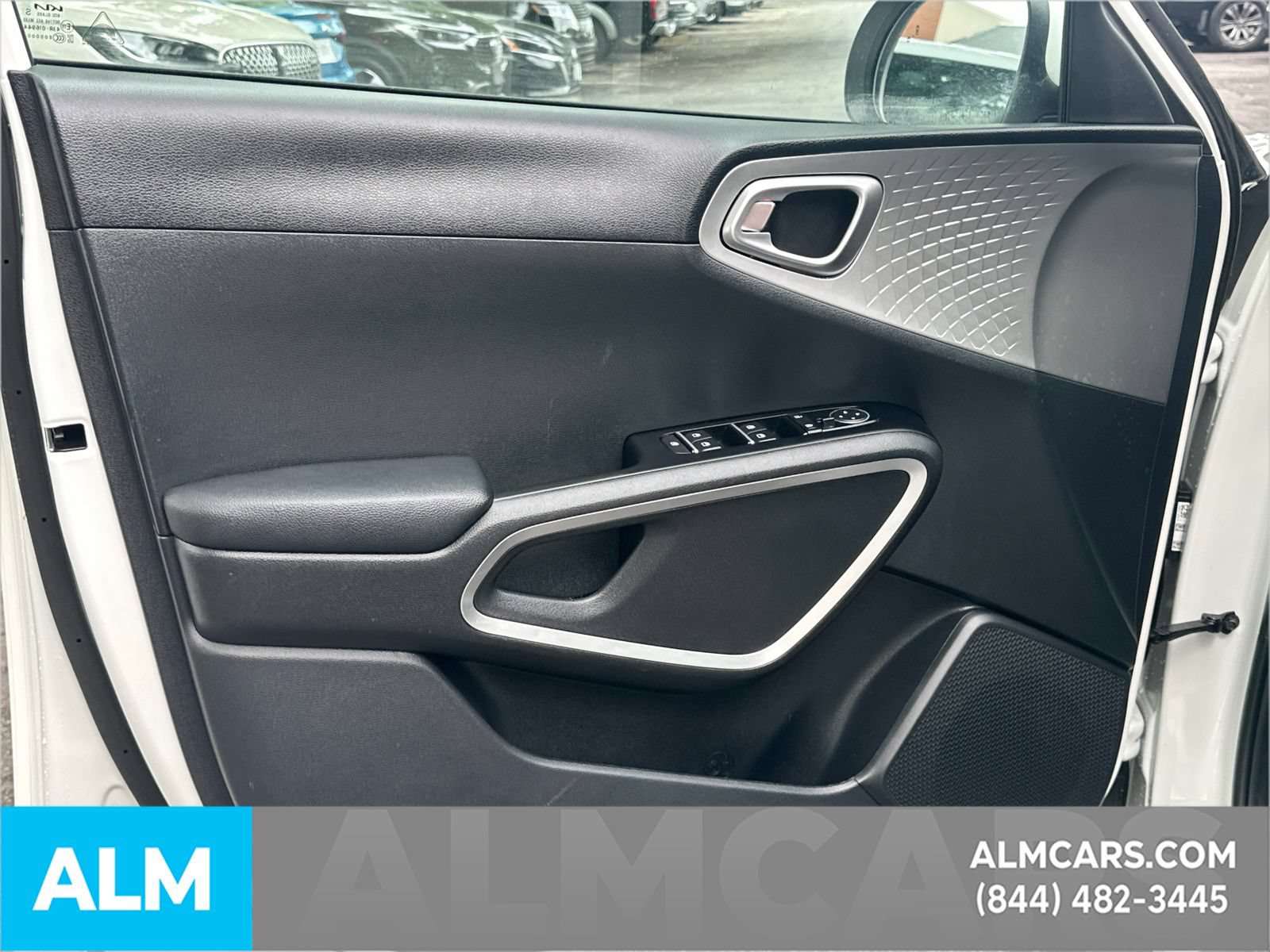 Used 2025 Kia Soul LX w/ LX Technology Package FWD image 11