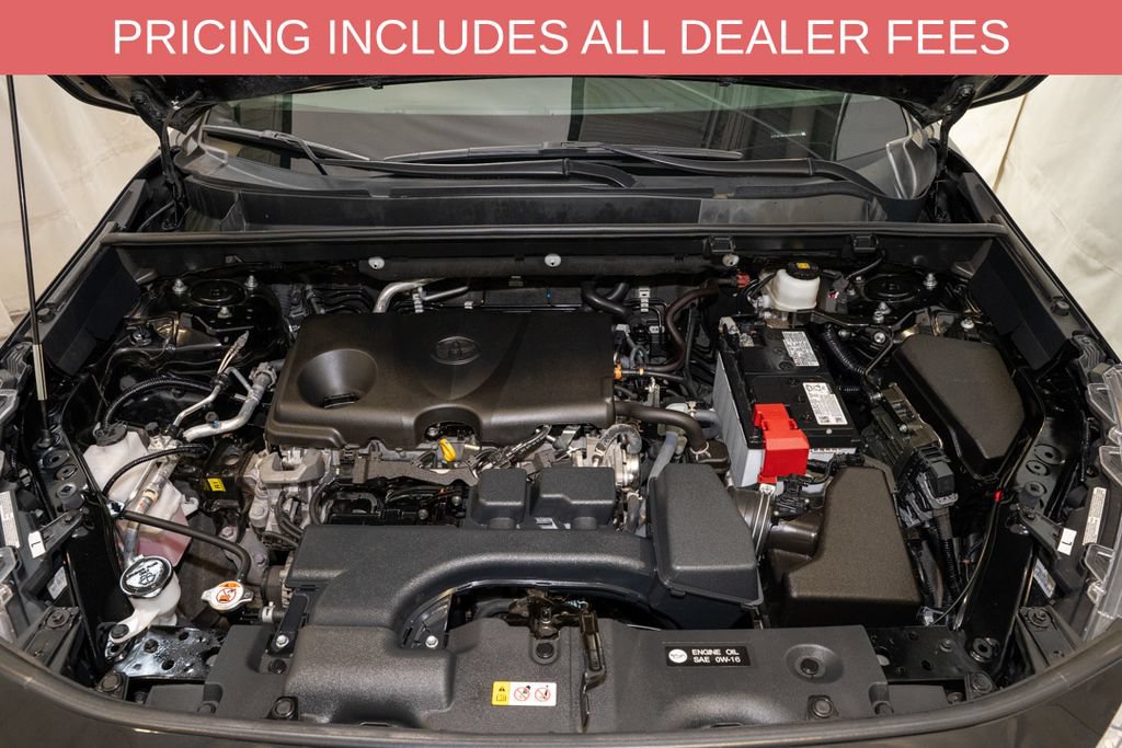 Used 2025 Toyota RAV4 XLE AWD/4WD image 18