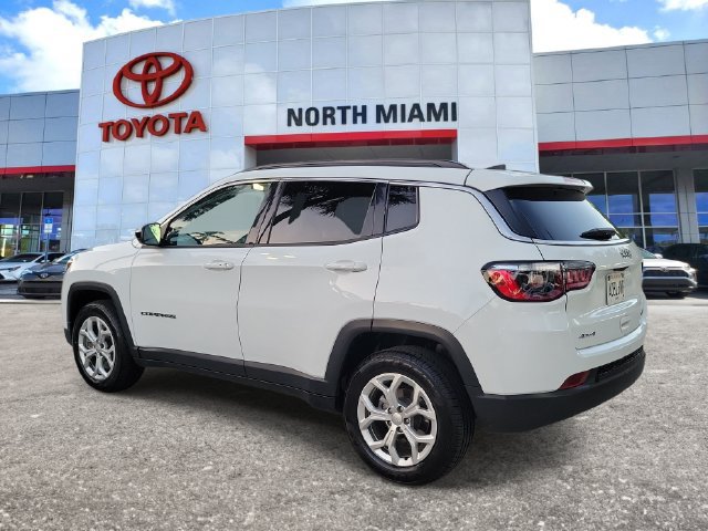 Used 2024 Jeep Compass Latitude AWD/4WD image 3