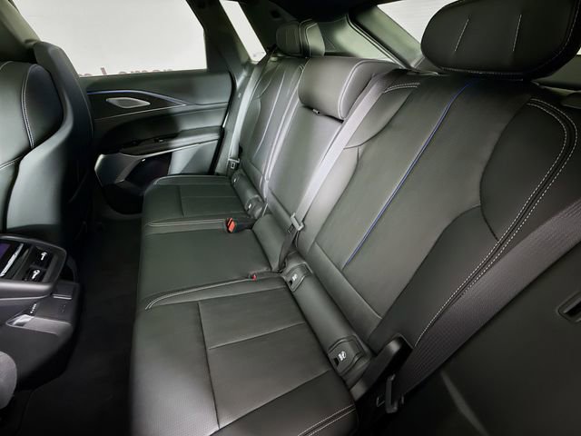 Used 2025 Cadillac Lyriq Luxury image 25