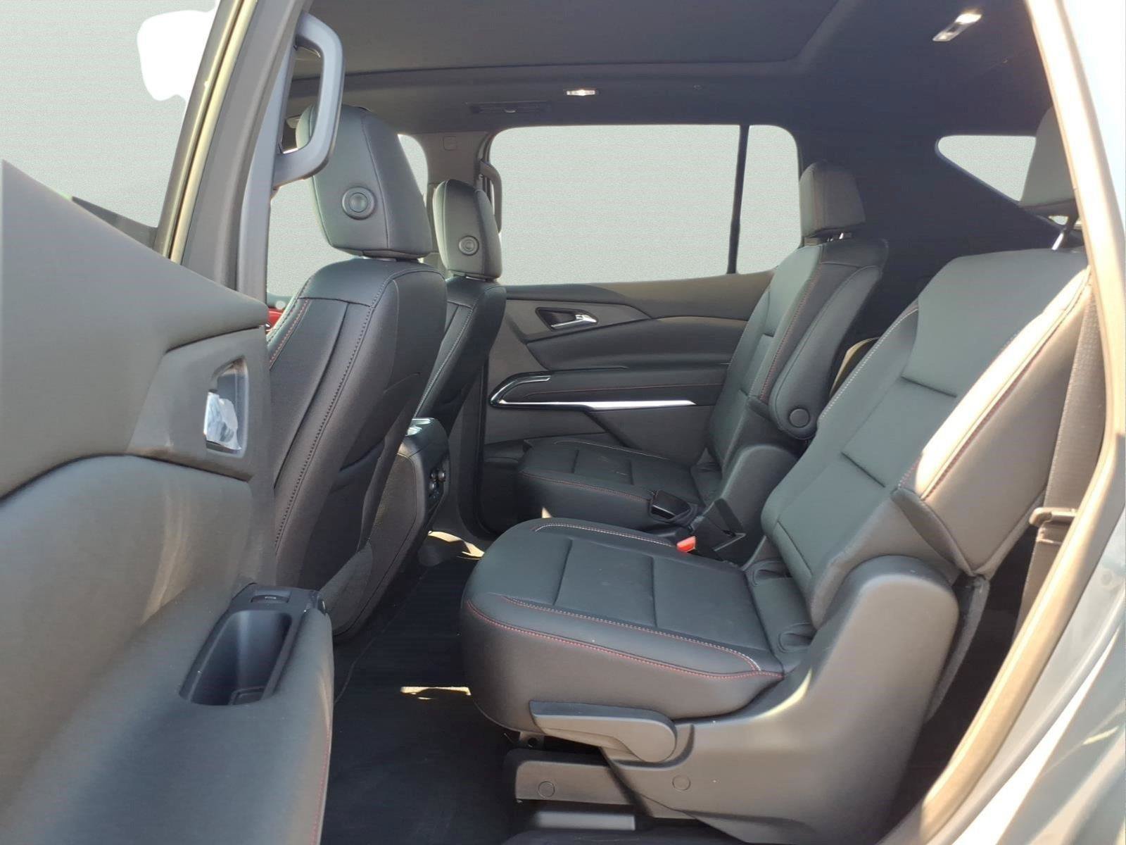 Used 2025 Chevrolet Traverse Z71 w/ Driver Confidence Package AWD/4WD image 11