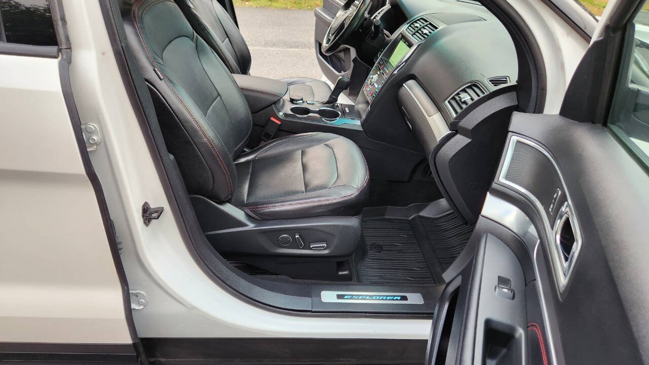 Used 2018 Ford Explorer Sport w/ Equipment Group 401A AWD/4WD image 43