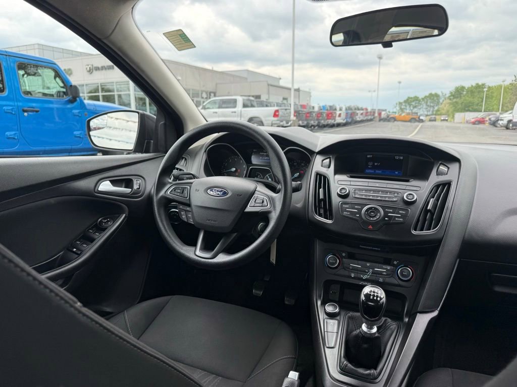 Used 2017 Ford Focus SE FWD image 39