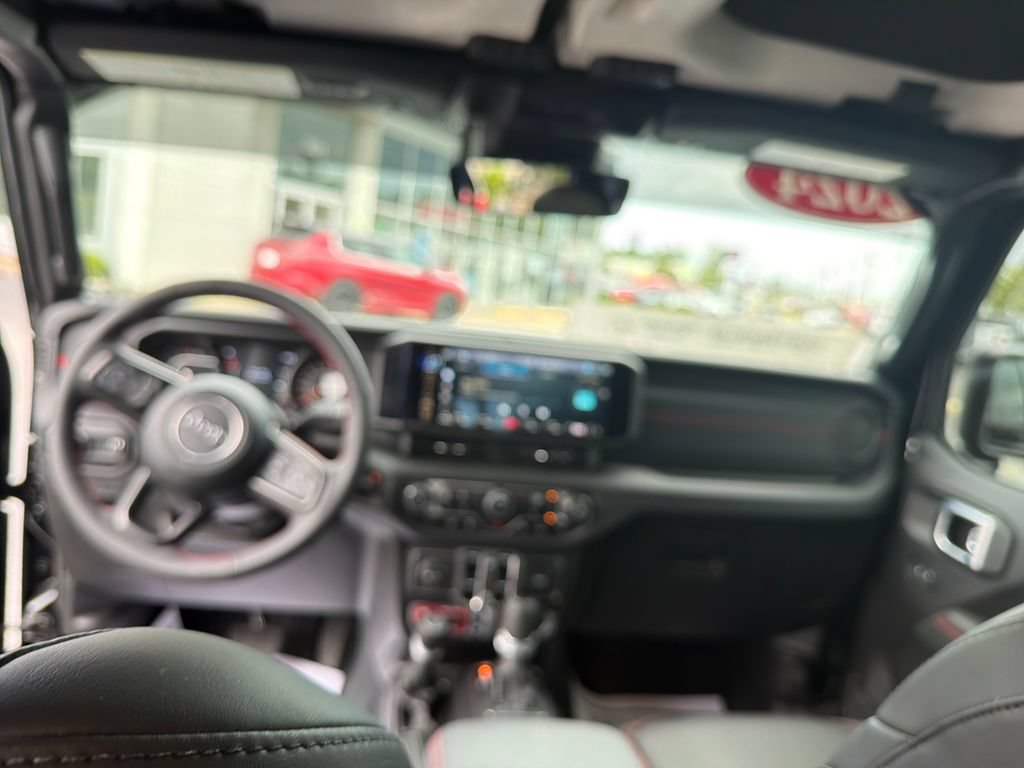 Used 2024 Jeep Gladiator Rubicon AWD/4WD image 15