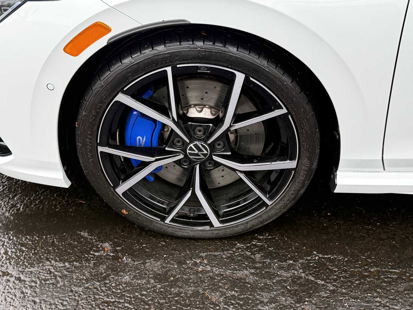 Certified 2024 Volkswagen Golf R image 8