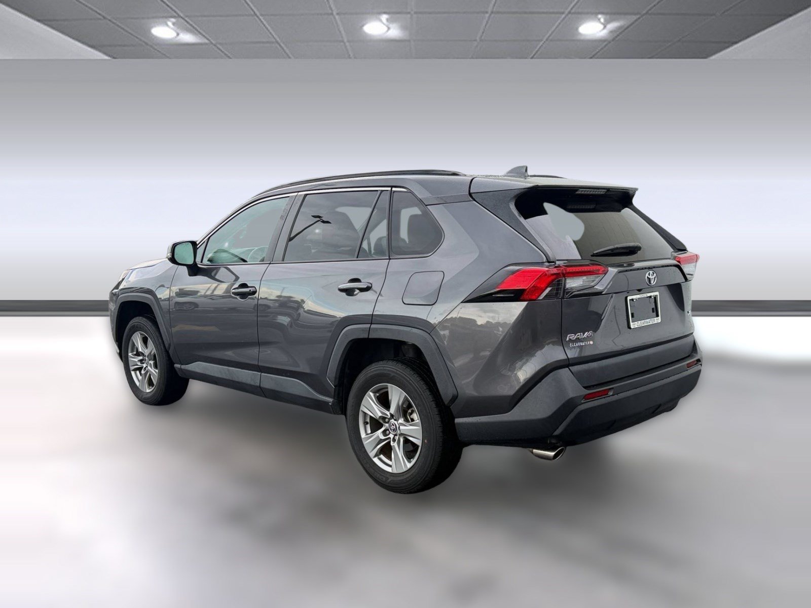 Used 2023 Toyota RAV4 XLE w/ Convenience Package FWD image 3