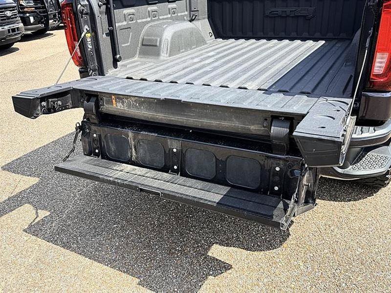 Used 2024 GMC Sierra 1500 AT4 w/ Technology Package AWD/4WD image 17