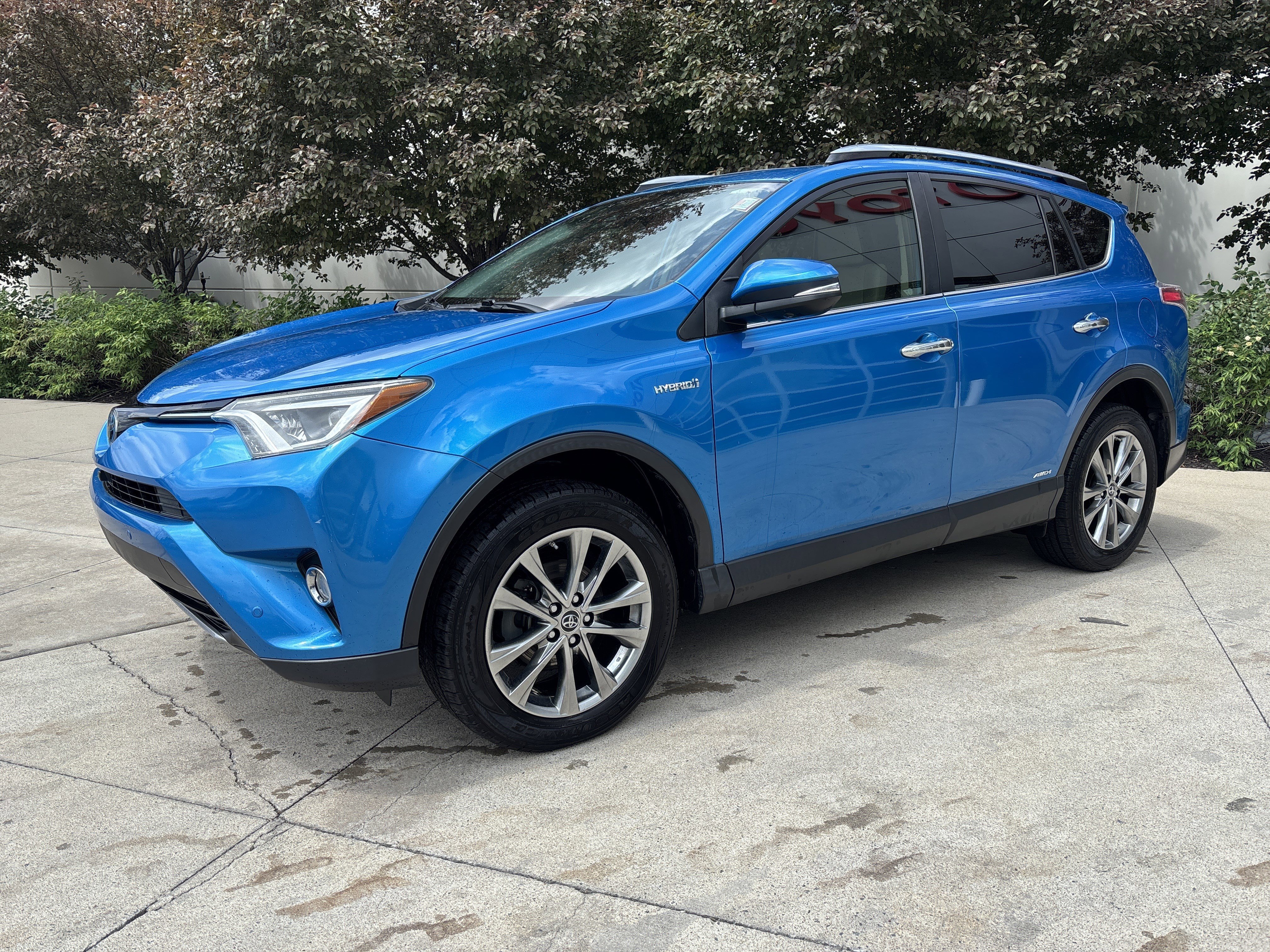 Used 2017 Toyota RAV4 Limited w/ Advanced Technology Package AWD/4WD image 3