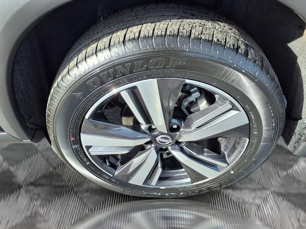 Certified 2025 Nissan Rogue SL w/ Tech Package image 20