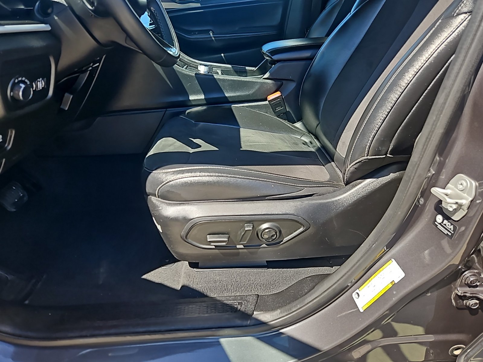 Used 2024 Jeep Grand Cherokee Altitude AWD/4WD image 15