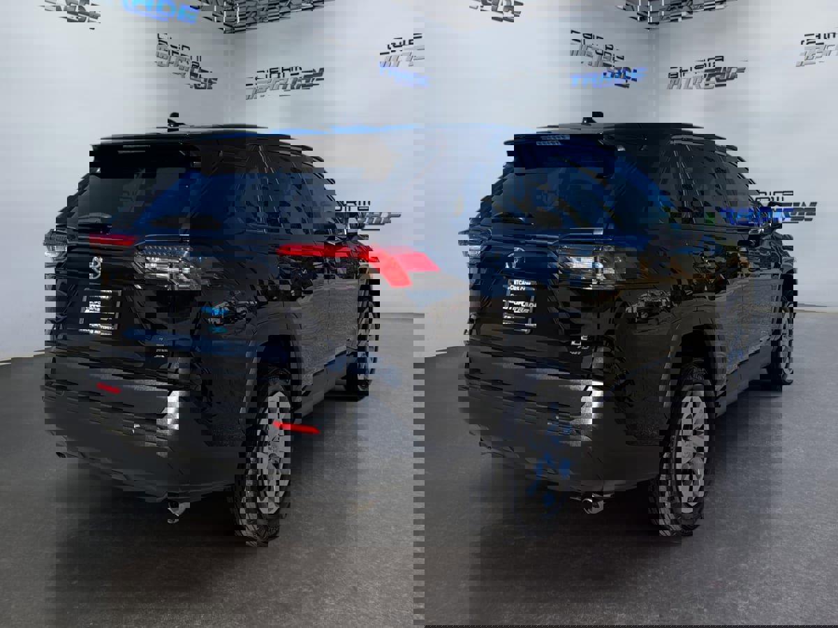 Used 2024 Toyota RAV4 LE image 5