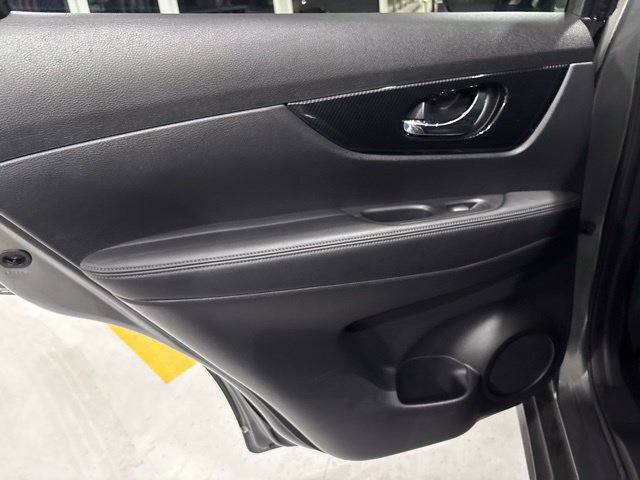Used 2017 Nissan Rogue SL FWD image 28