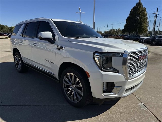 Used 2021 GMC Yukon Denali w/ Denali Premium Package image 3