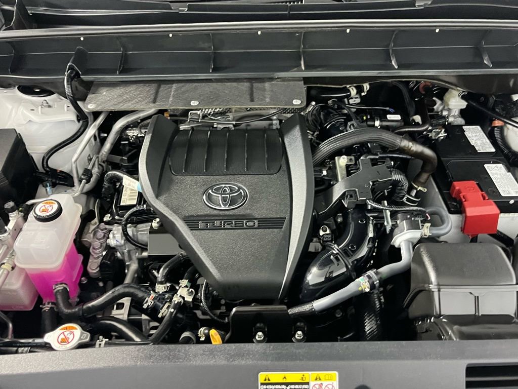 Used 2025 Toyota Highlander XLE image 32
