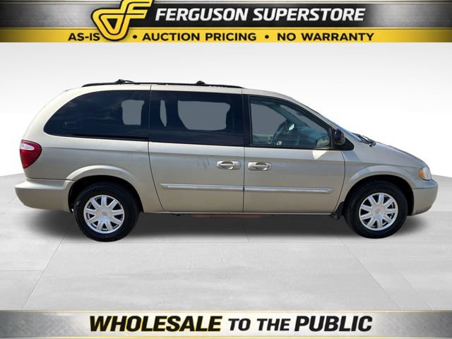 Used 2006 Chrysler Town & Country Touring FWD image 8